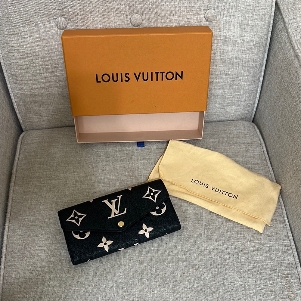 LOUIS VUITTON Monogram Bicolor Empreinte
Wallet Black Beige